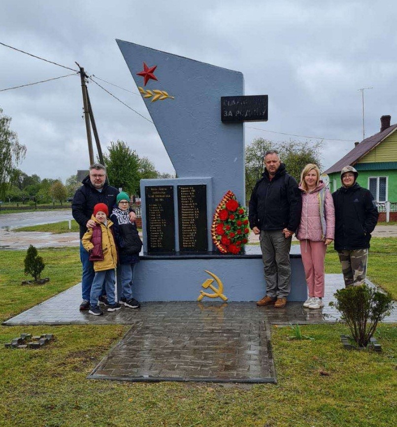 Памятник ВОВ в Комаровке